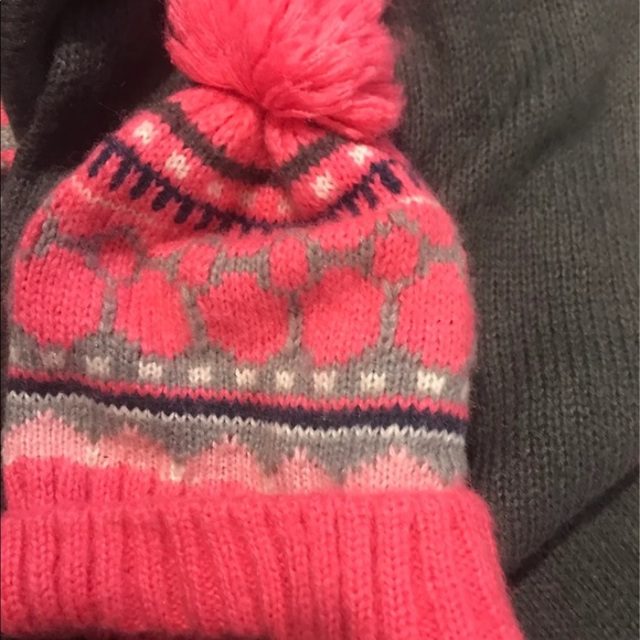 Gap Matching Hat/Scarf Set - Picture 4 of 8